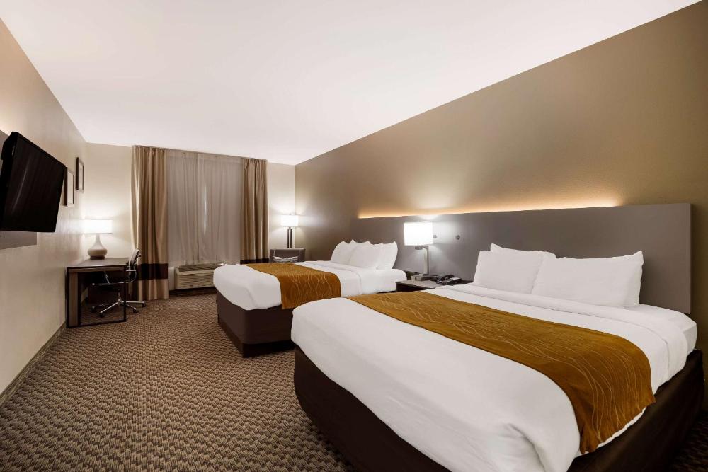 Queen Room with Two Queen Beds - Non-Smoking interior
